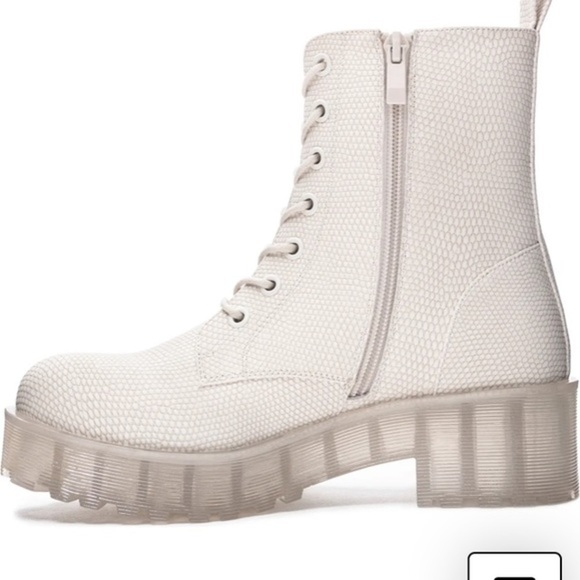 NWOT Dirty Laundry Mazzy Lace-Up Boot Size 8.5‎ Off white Combat - Picture 1 of 10